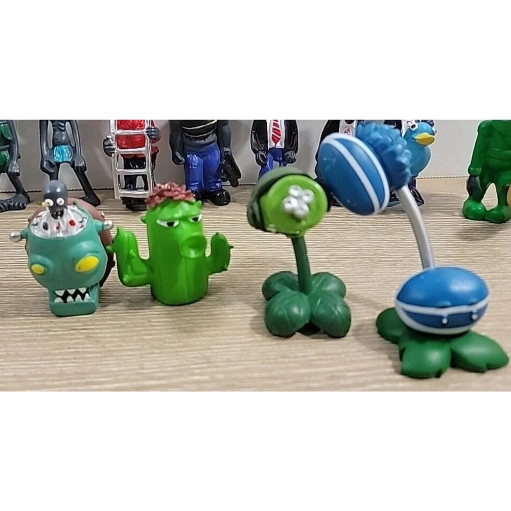 Plants vs Zombies PVC Figures 16‎ Lot